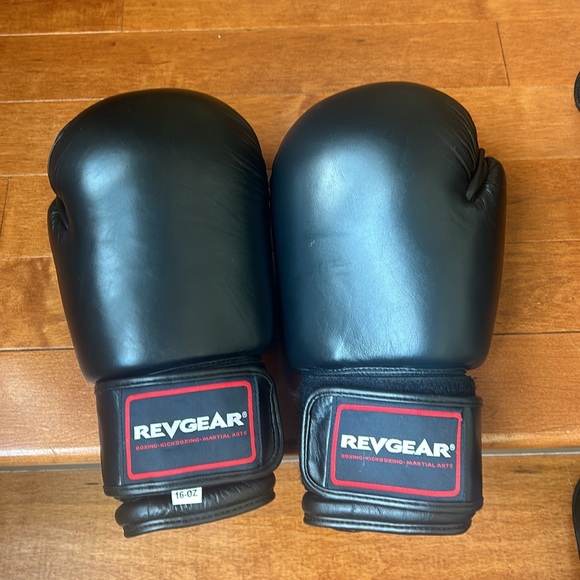 Revgear Set...16oz Boxing Gloves, Belt & Boots - Picture 4 of 8
